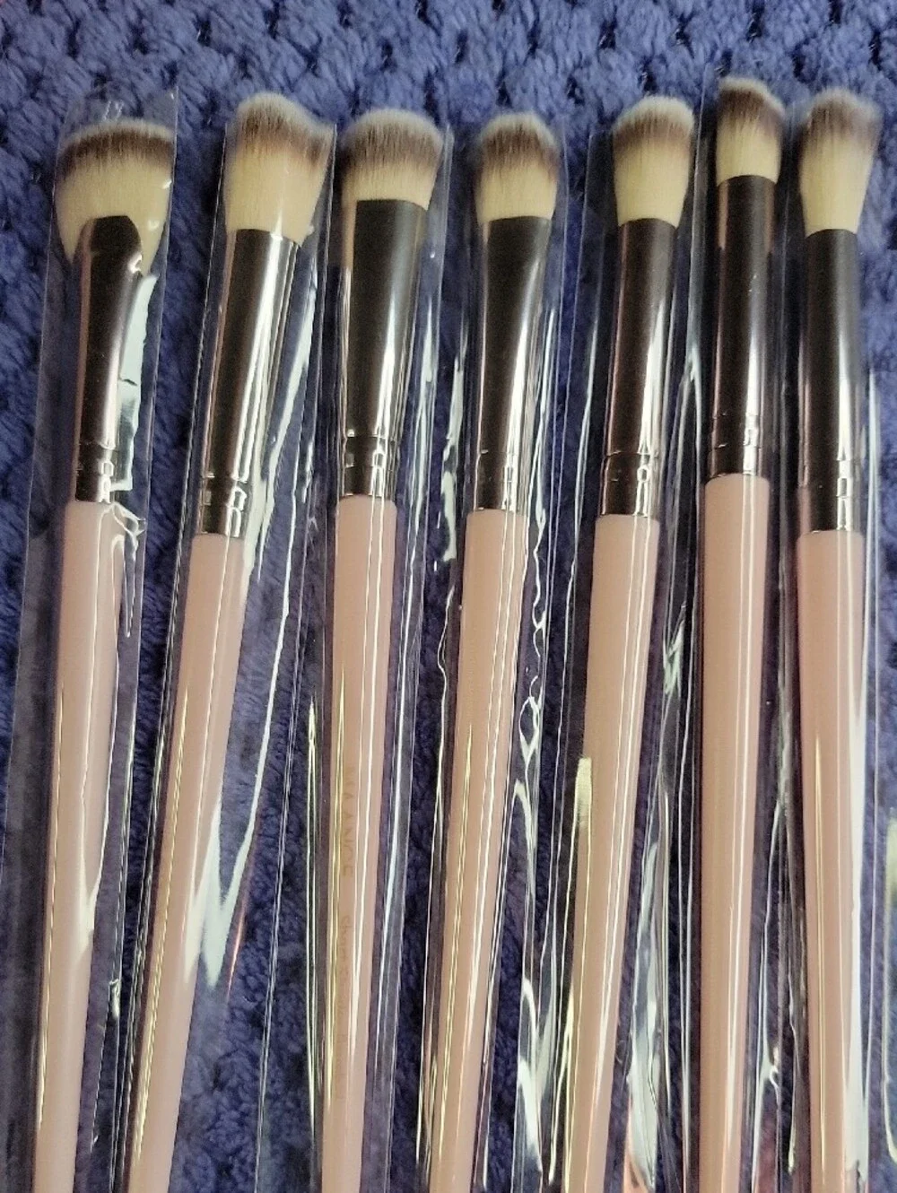 NWOT Pink Makeup Brush Set with Velvet Drawstring Pouch Full Face & Eye Kit
